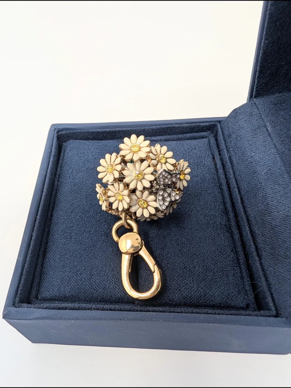 Juicy Couture Y2K Daisy Bouquet Charm with White Enamel Green Accent Butterfly - Picture 3 of 8